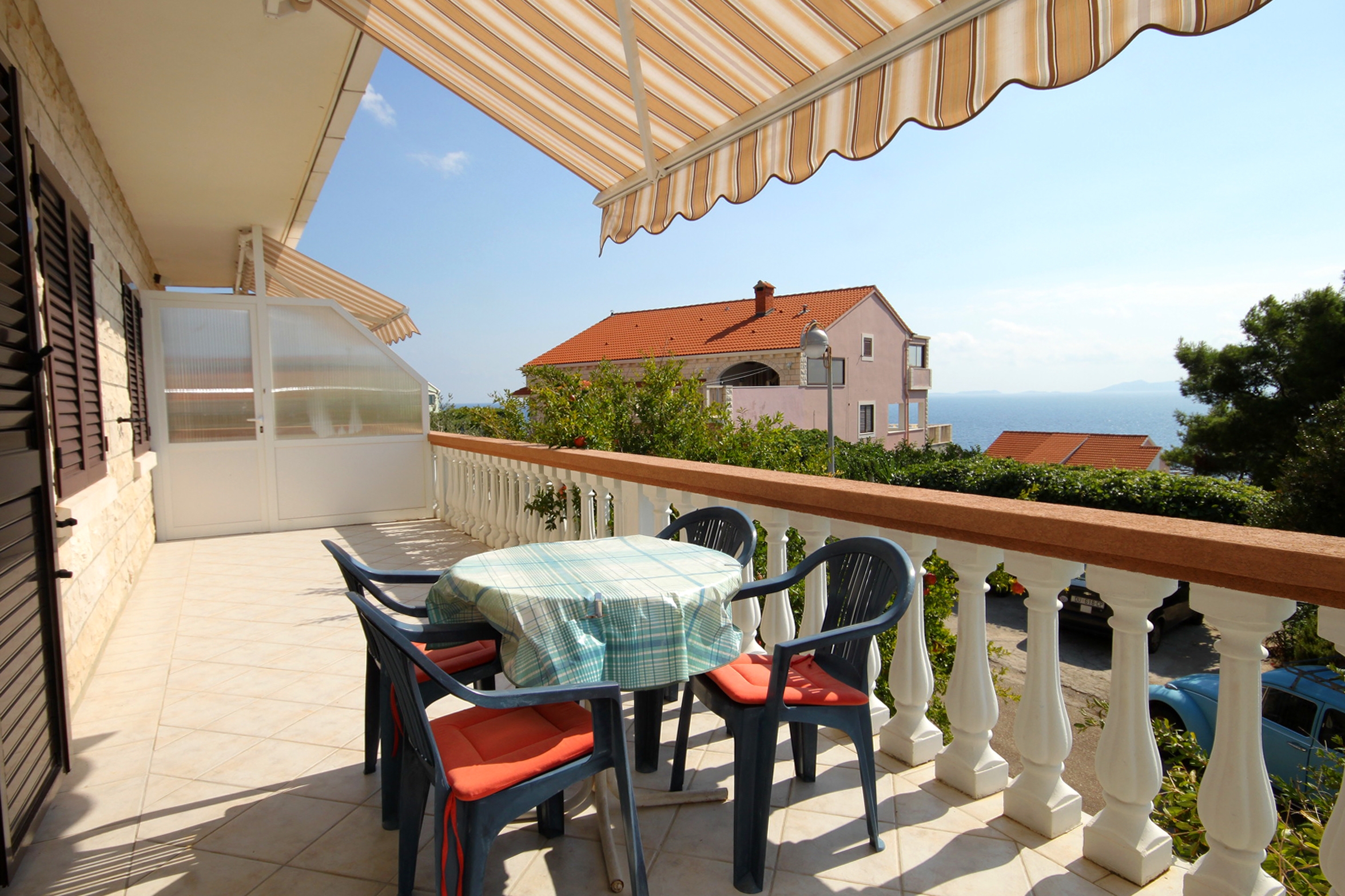 Two bedroom apartment with terrace and sea view Zavalatica, Korčula  A-b