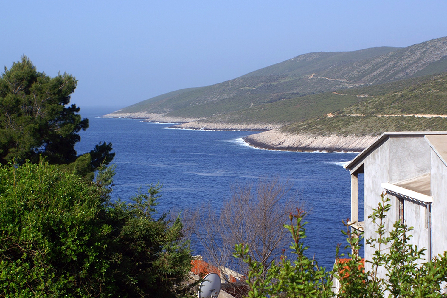 Two bedroom apartment with terrace and sea view Zavalatica, Korčula  A-b