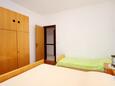 Zavalatica, Dormitorio 1 in the apartment, air condition available y WiFi.