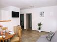 Zavalatica, Woonkamer in the apartment, air condition available en WiFi.