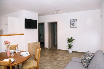 Zavalatica, Sala de estar in the apartment, air condition available y WiFi.