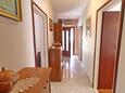 Brna, Hallway in the apartment, air condition available and WiFi.