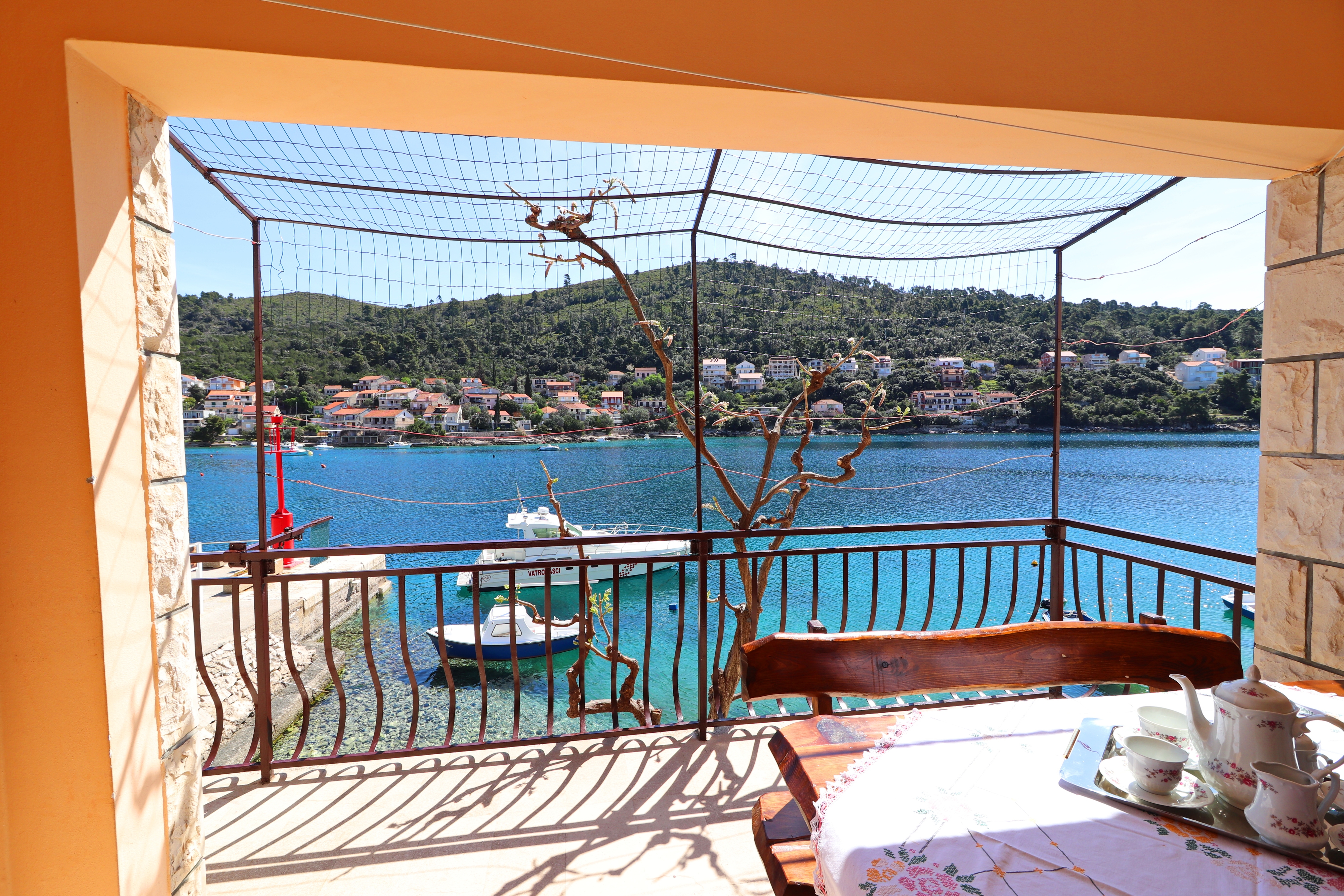 Three bedroom apartment near beach Brna, Korčula (A-4463-a)