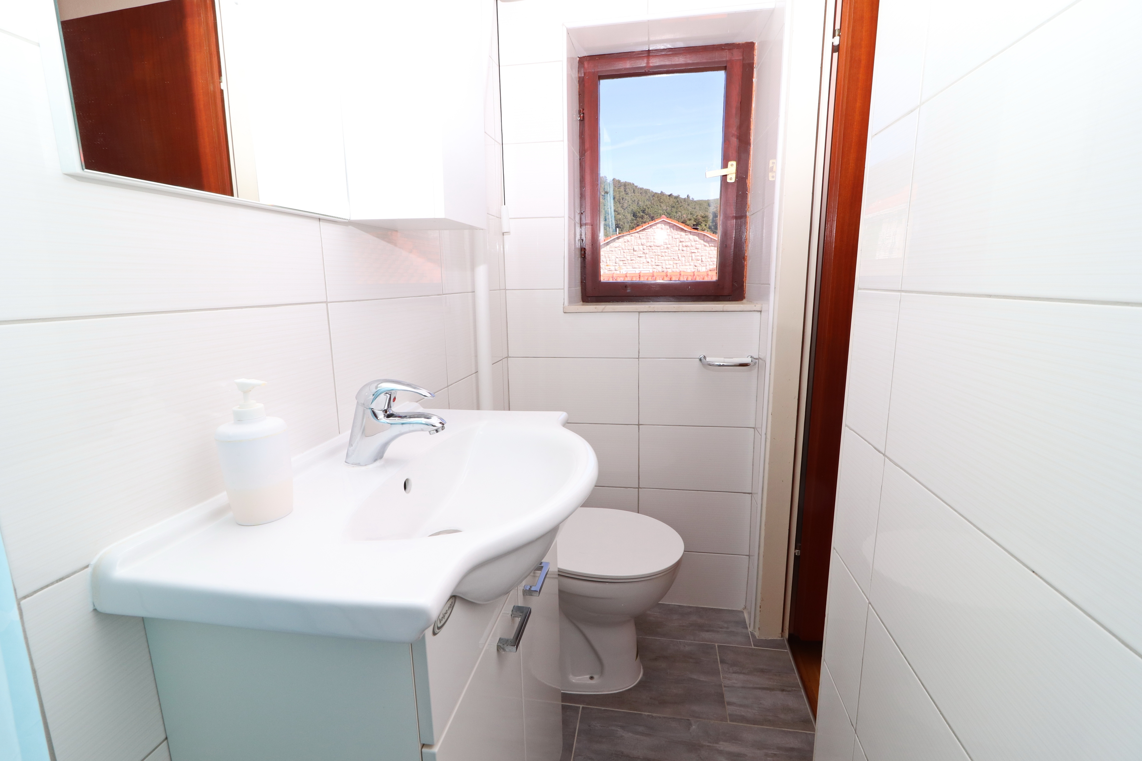 Three bedroom apartment near beach Brna, Korčula  A-b