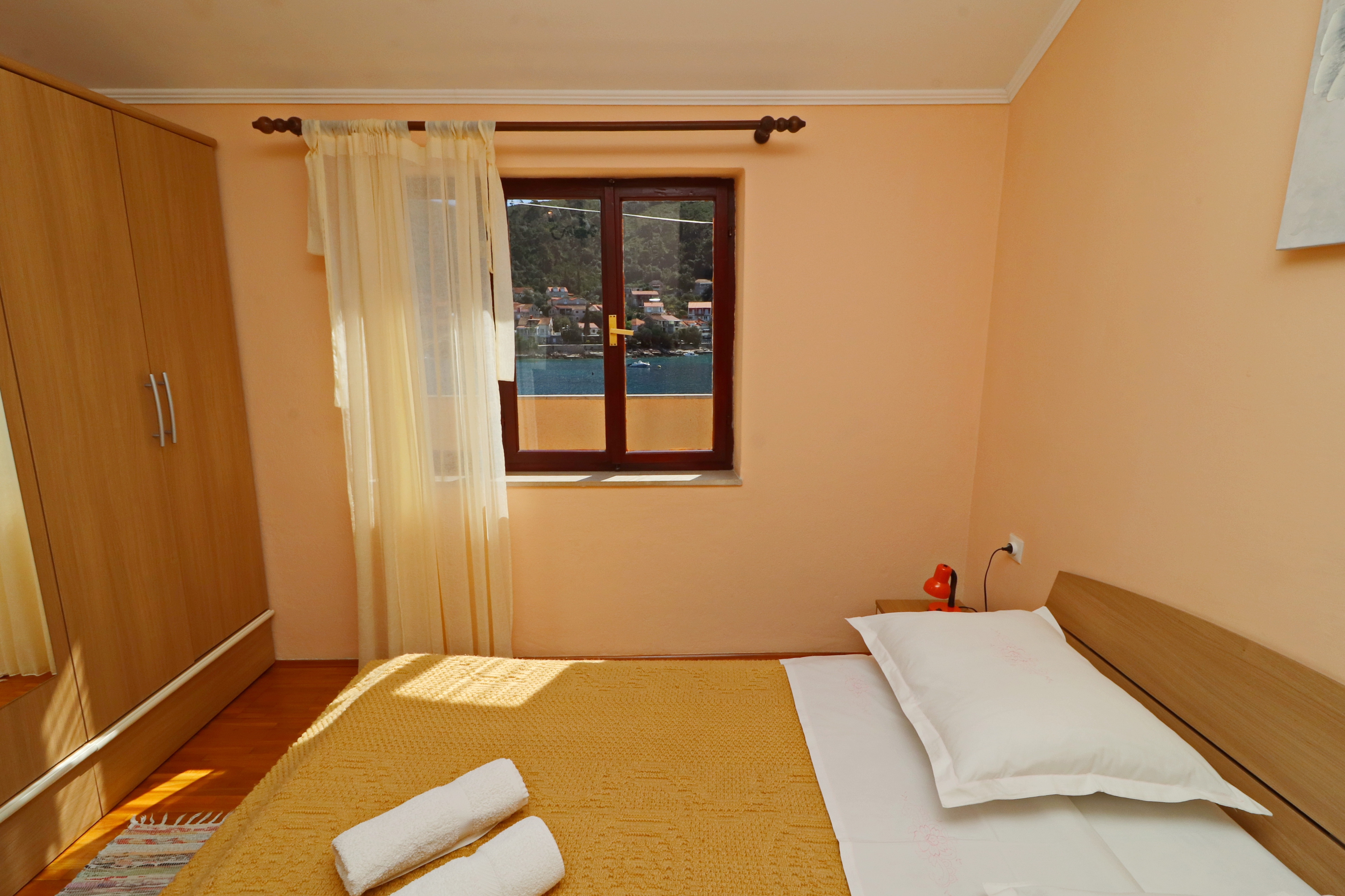 Three bedroom apartment near beach Brna, Korčula  A-b