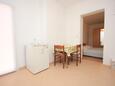 Sali, Dining room in the studio-apartment, air condition available, (pet friendly) and WiFi.