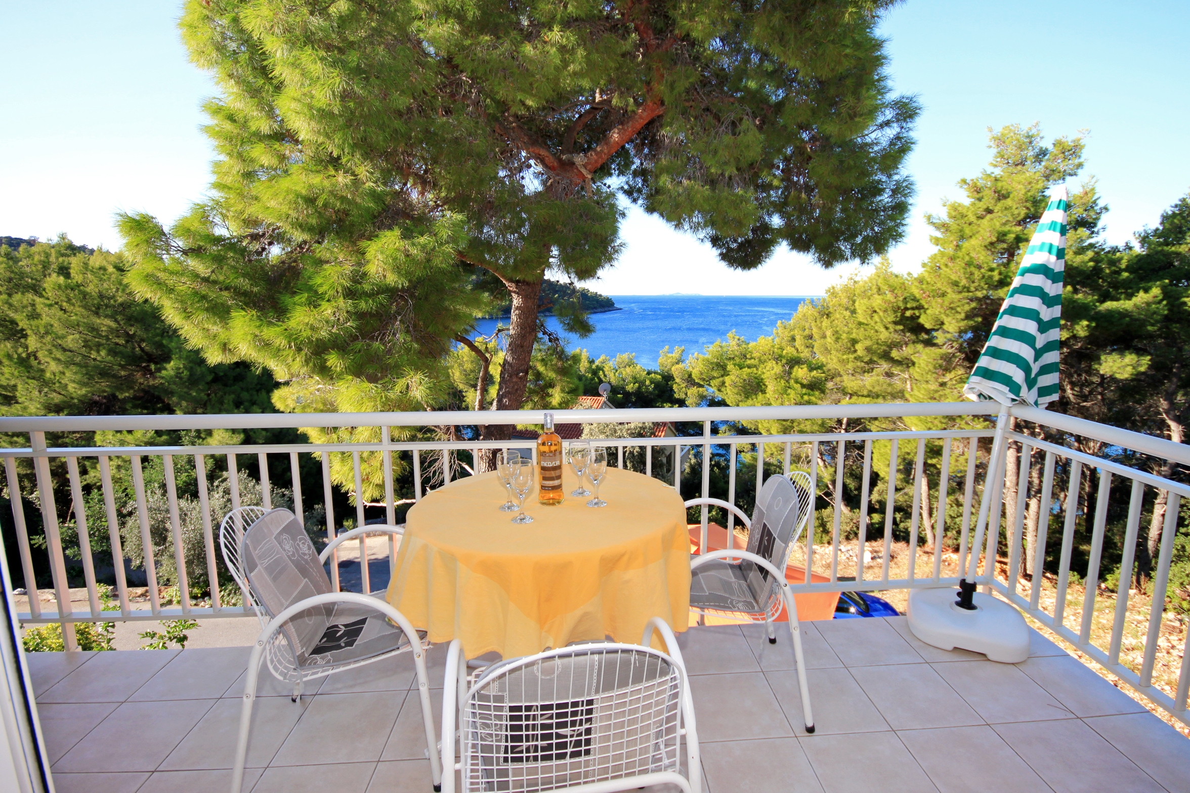 One bedroom apartment near beach Brna, Korčula (A-4478-a)