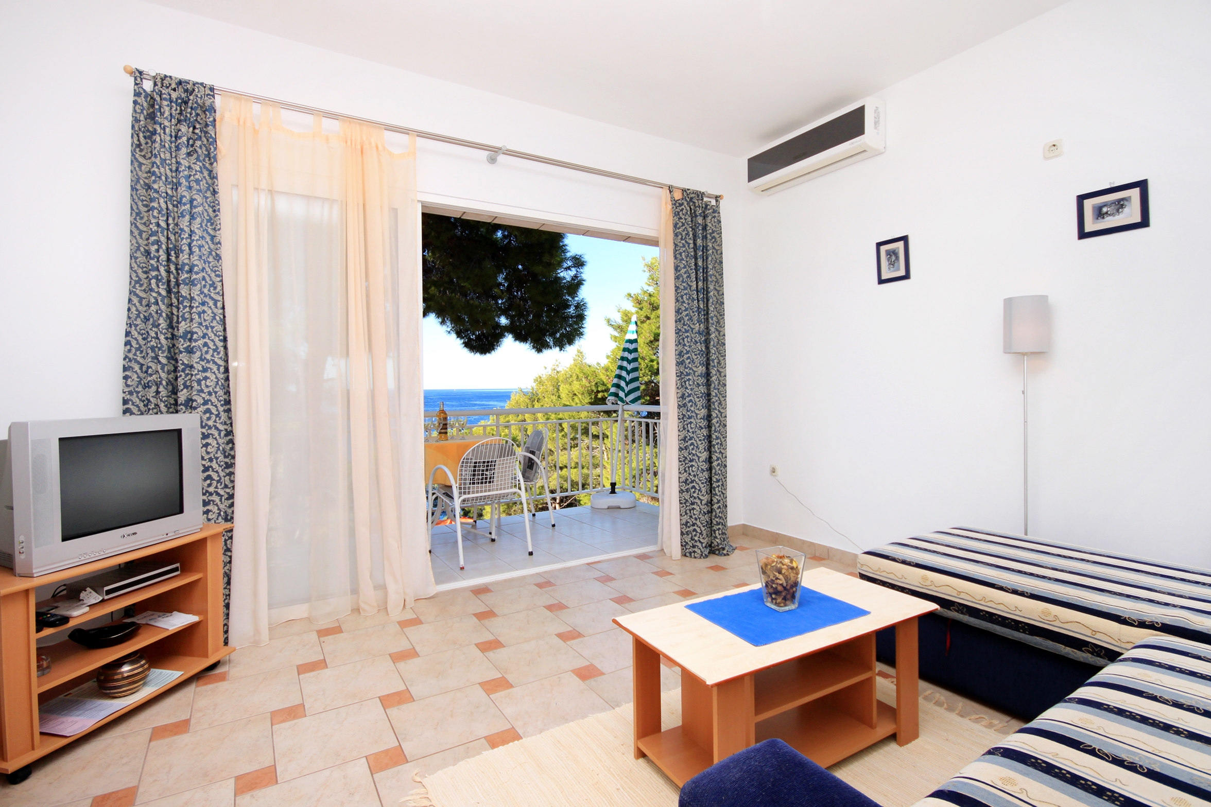 One bedroom apartment near beach Brna, Korčula (A-4478-a)
