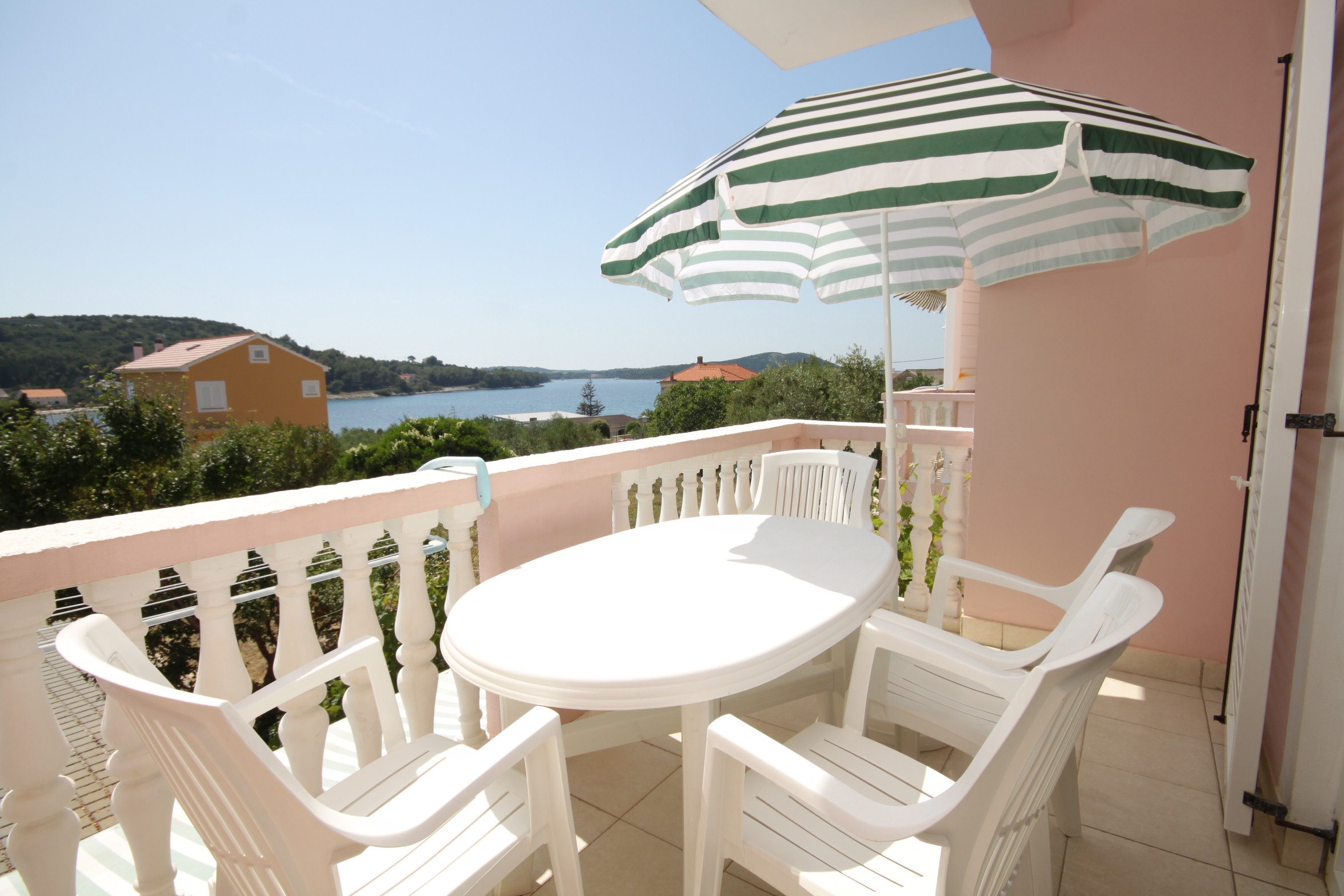 One bedroom apartment with terrace and sea view Cove Soline, Dugi otok (A-448-b)
