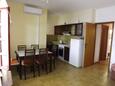 Prižba, Jídelna v ubytování typu apartment, WiFi.