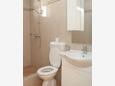 Mokalo, Bathroom in the studio-apartment, WiFi.