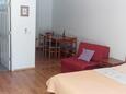 Mokalo, Bedroom in the studio-apartment, air condition available and WiFi.