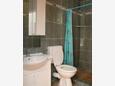 Mokalo, Bathroom in the studio-apartment, WiFi.