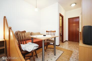 Orebić, Eetkamer in the studio-apartment, air condition available en WiFi.