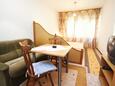 Orebić, Comedor in the studio-apartment, air condition available y WiFi.