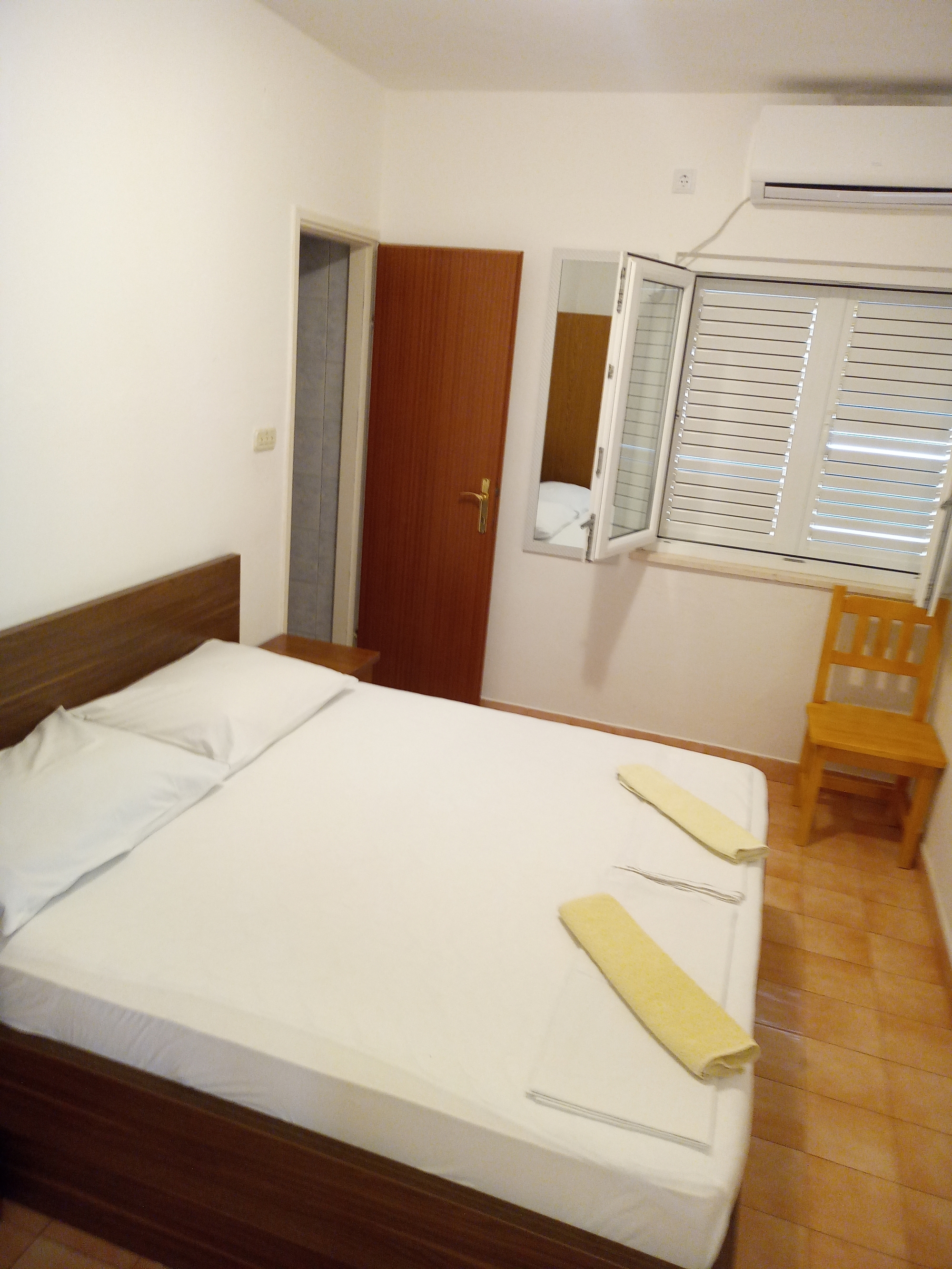 Comfortable and spacious apartment near beach Cove Velika Prapratna, Pelješac  A-c