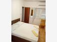 Velika Prapratna, Bedroom 3 in the apartment, air condition available, (pet friendly) and WiFi.