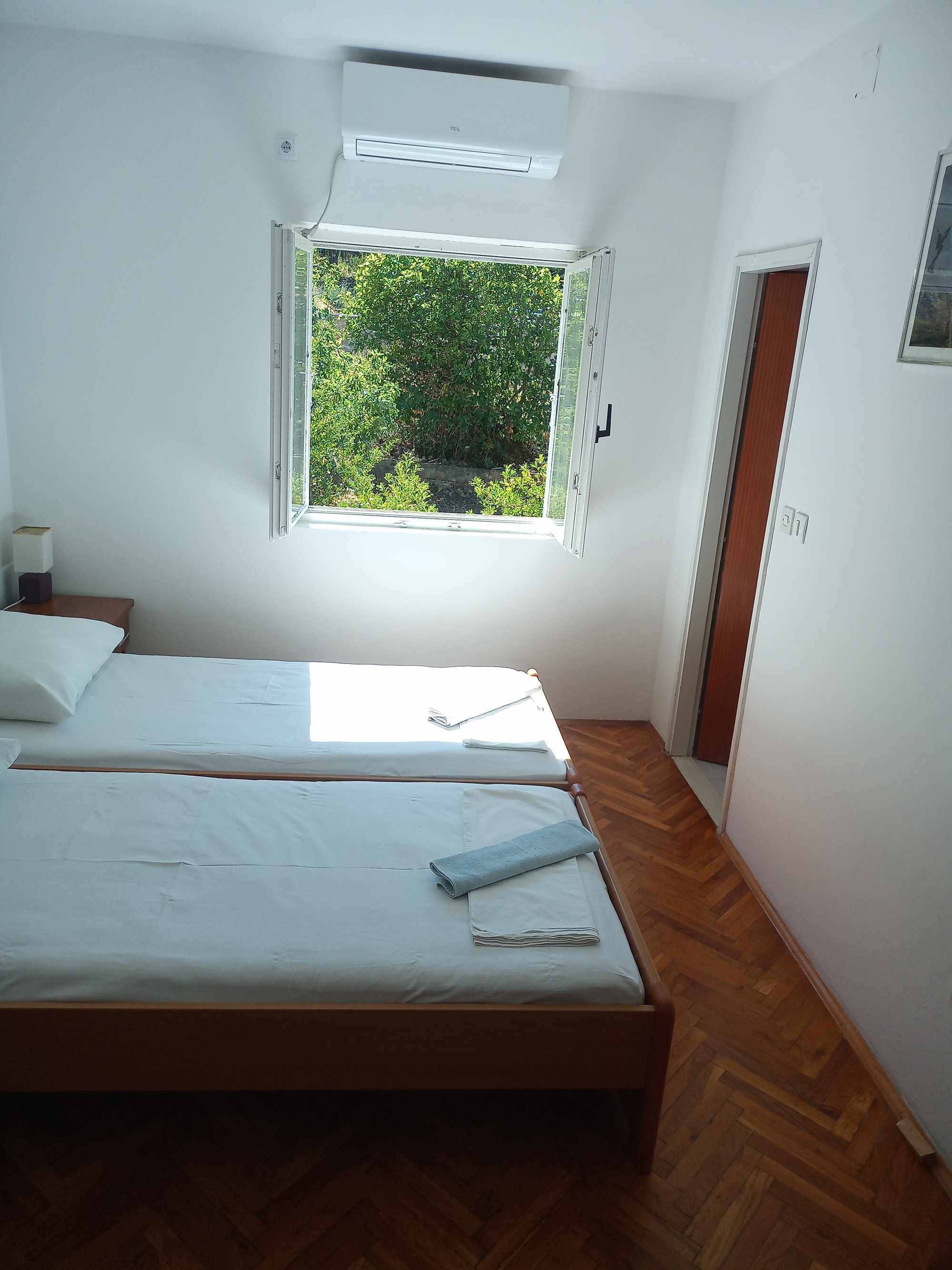 Comfortable and spacious apartment near beach Cove Velika Prapratna, Pelješac  A-c