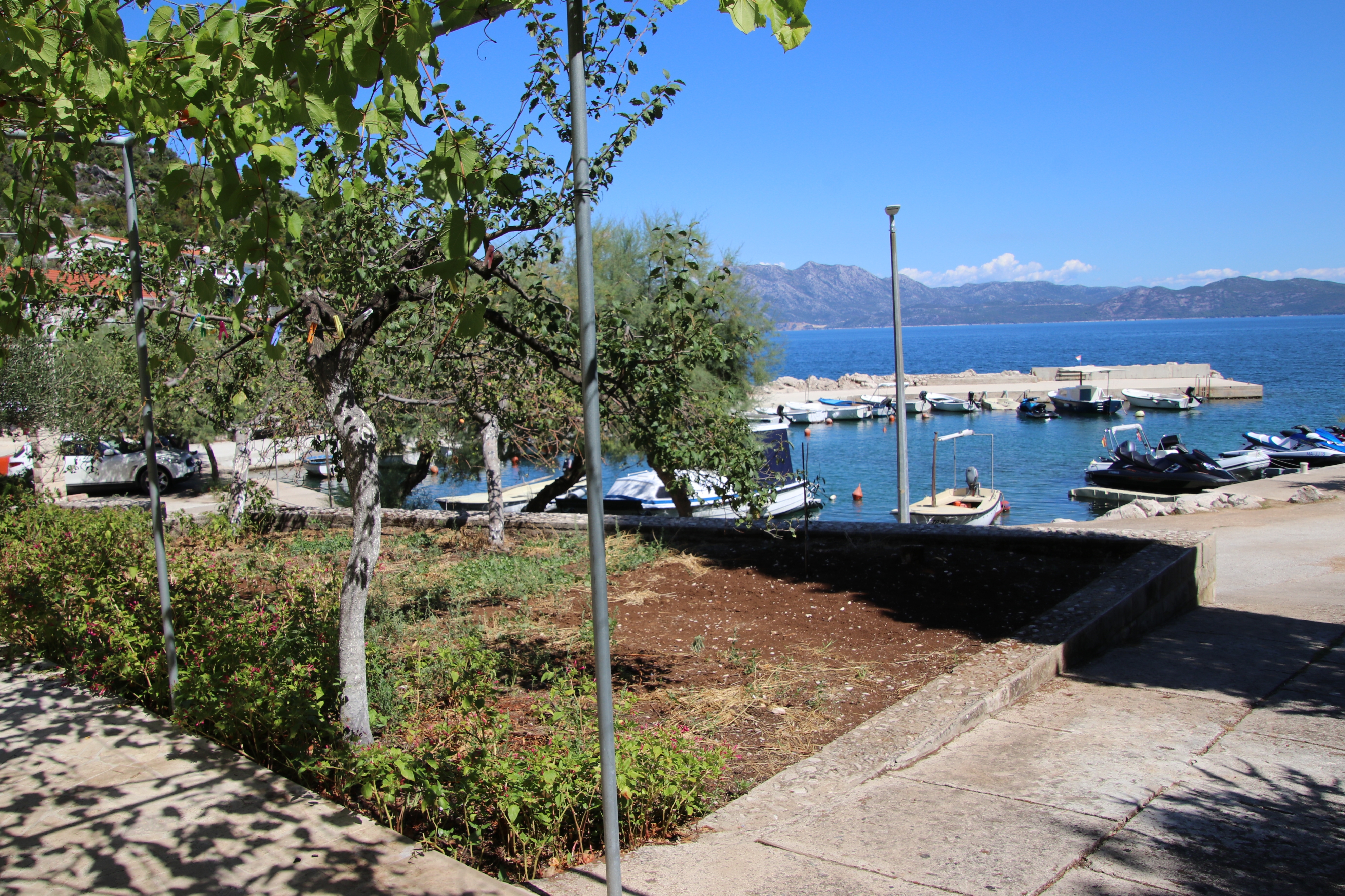 Comfortable and spacious apartment near beach Cove Velika Prapratna, Pelješac  A-c