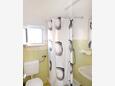 Orebić, Bathroom in the studio-apartment, (pet friendly) and WiFi.