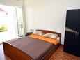 Orebić, Bedroom in the studio-apartment, (pet friendly) and WiFi.