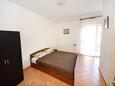 Ložnice Orebić, Ložnice v ubytování typu studio-apartment, domácí mazlíčci povoleni a WiFi.