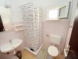 Ванная комната Orebić, Ванная комната в размещении типа studio-apartment, Домашние животные допускаются и WiFi.