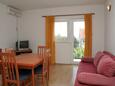 Orebić, Comedor in the apartment, air condition available y WiFi.