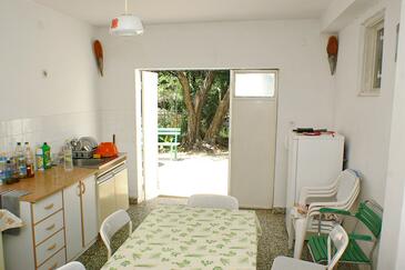 Kitchen Drače, Kitchen in the room, (pet friendly) and WiFi.