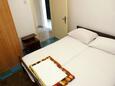 Drače, Bedroom 2 in the apartment, (pet friendly) and WiFi.