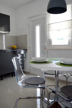 Orebić, Comedor in the studio-apartment, air condition available y WiFi.