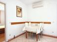 Orebić, Comedor in the apartment, air condition available y WiFi.