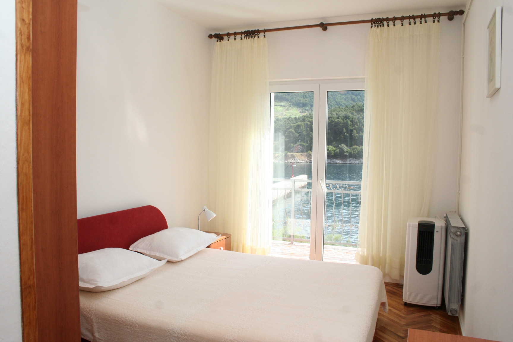 Room near beach Trstenik, Pelješac (S-4566-a)