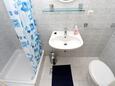 Salle de bain 2 Trstenik, Salle de bain 2 dans l’hébergement en type apartment, animaux acceptés et WiFi.