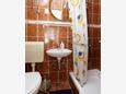 Trstenik, Bathroom in the studio-apartment, (pet friendly) and WiFi.