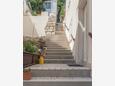Trstenik, Pelješac, Cour 4571 - Appartement à proximité de la mer avec une plage de galets.