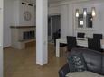 Žuljana, Living room 2 in the apartment, air condition available and WiFi.