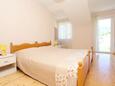 Ložnice Žuljana, Ložnice v ubytování typu studio-apartment, s klimatizací, domácí mazlíčci povoleni a WiFi.