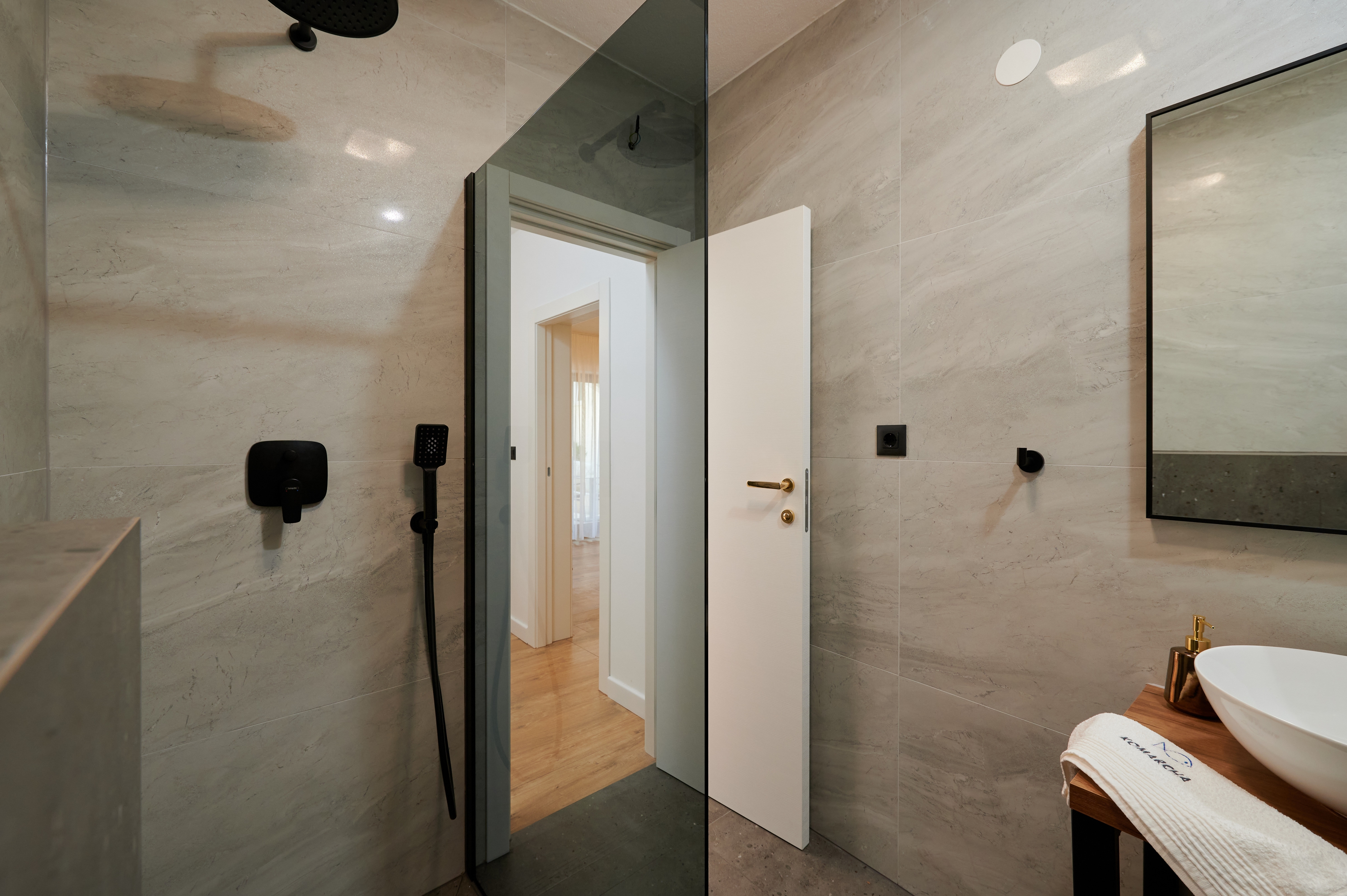 Two bedroom apartment near beach Okrug Gornji, Čiovo  A-d