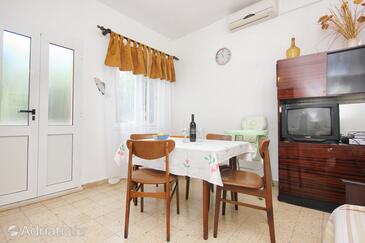 Dining room Orebić, Dining room in the apartment, dostupna klima i WIFI.