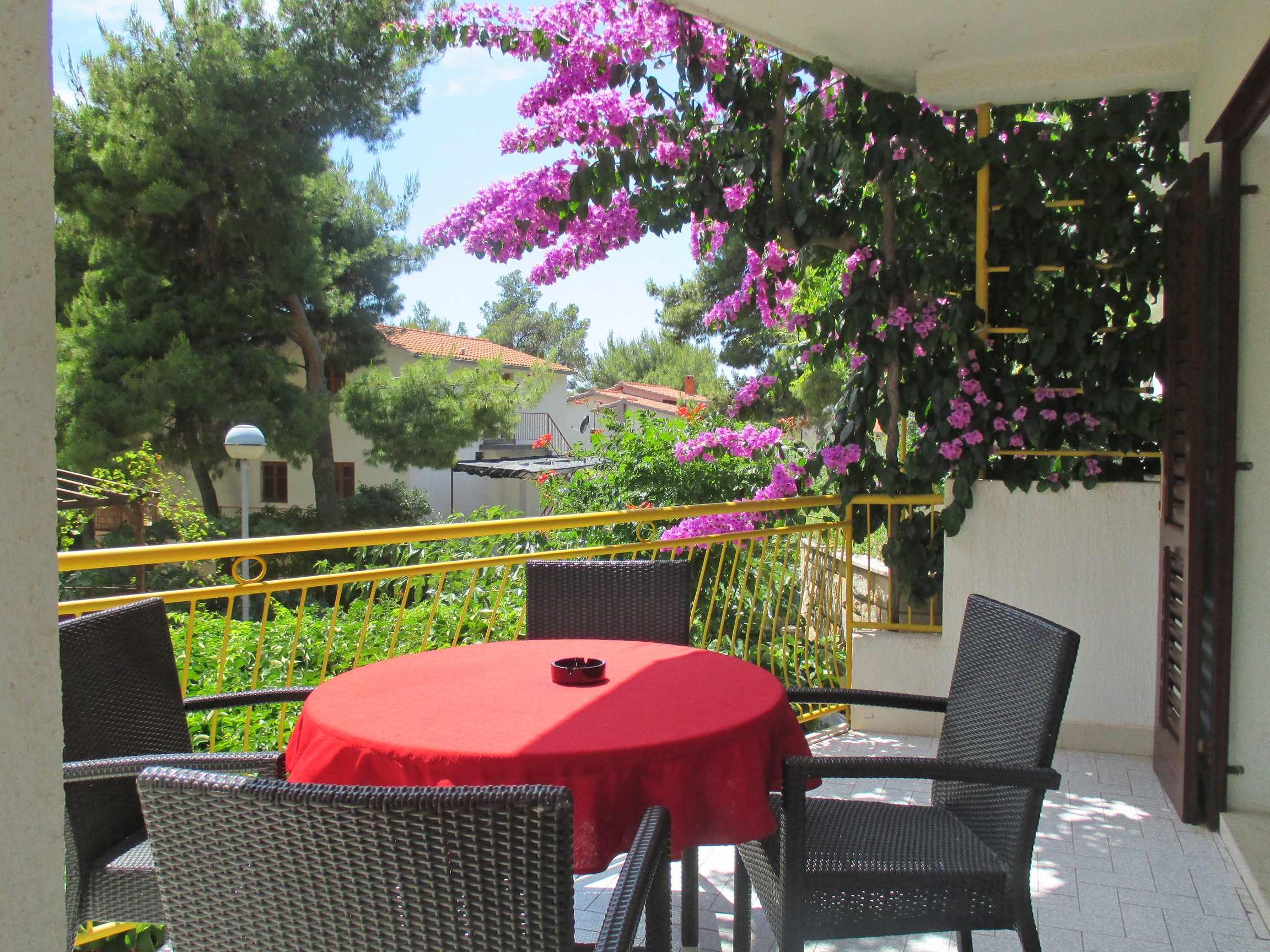 One bedroom apartment with terrace and sea view Ivan Dolac, Hvar  A-d