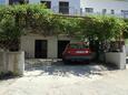 Parking lot Jelsa, Hvar, Parking lot 4589 - Apartments with sandy beach.