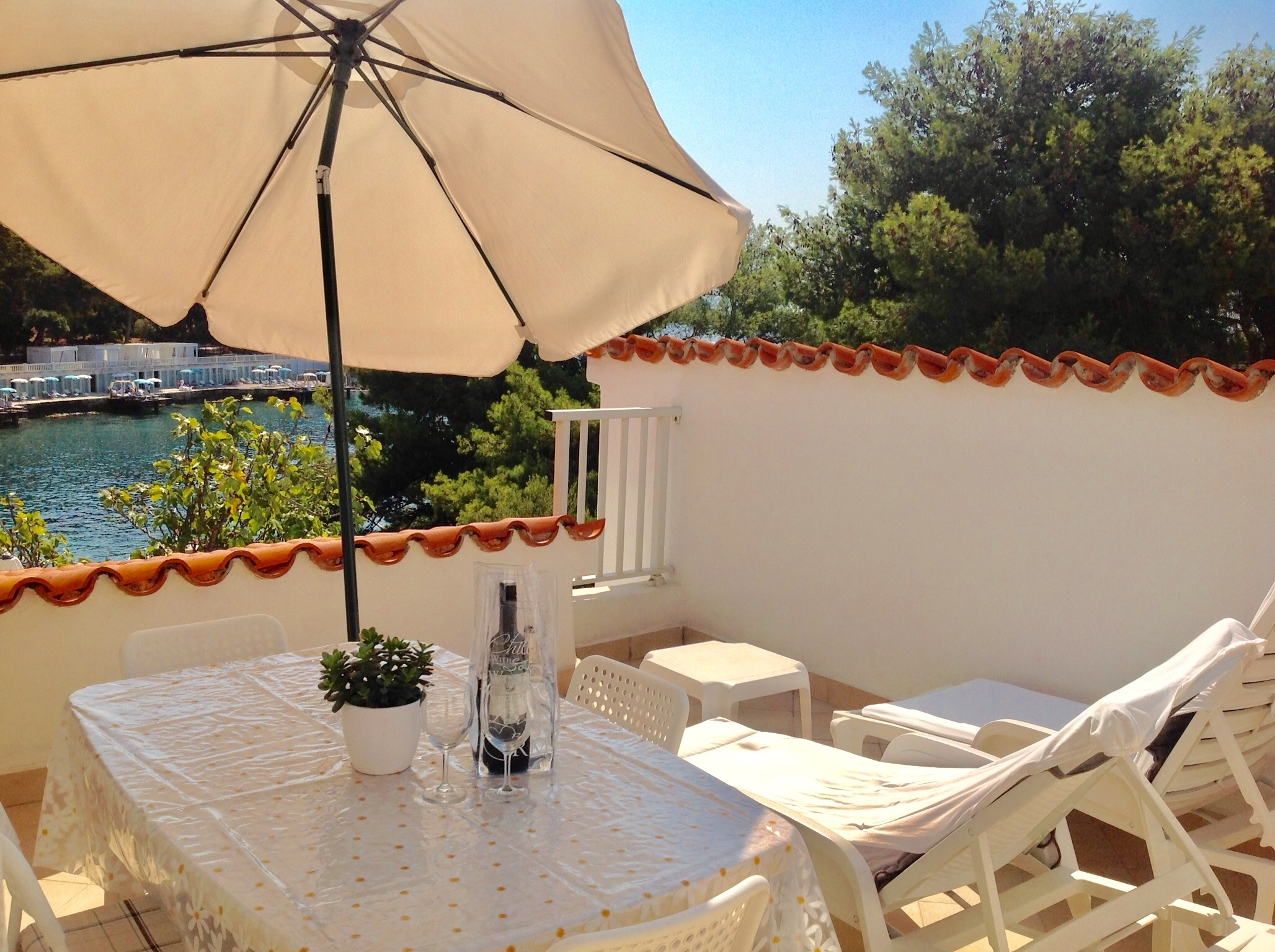 Two bedroom apartment near beach Hvar  A-b