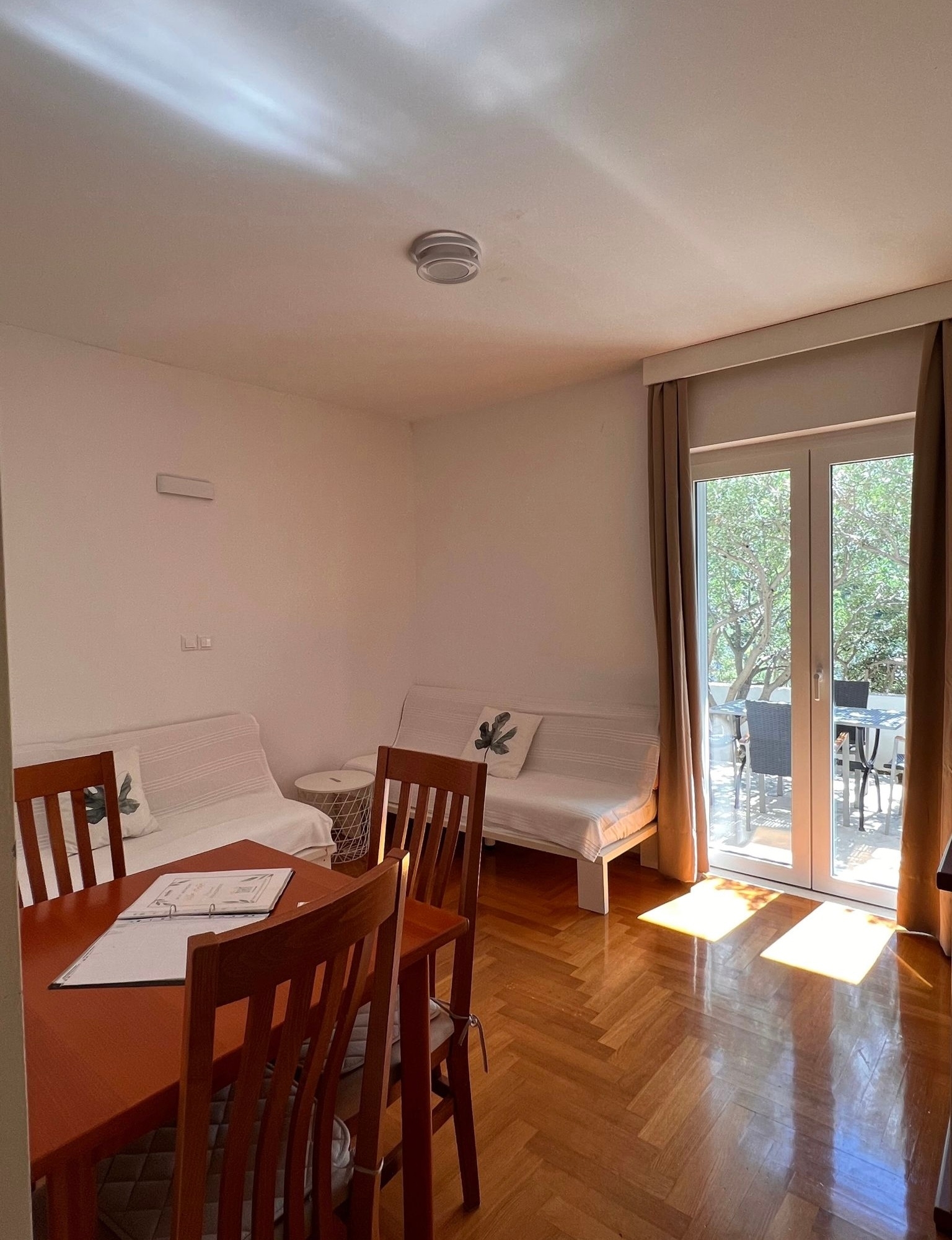 One bedroom apartment near beach Hvar (A-4591-d)