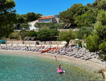 Hvar, Hvar, Szálláshely 4591 - Apartmanok a tenger közelében kavicsos stranddal.