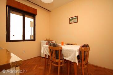 Dining room Jelsa, Dining room in the apartment, dopusteni kucni ljubimci i WIFI.