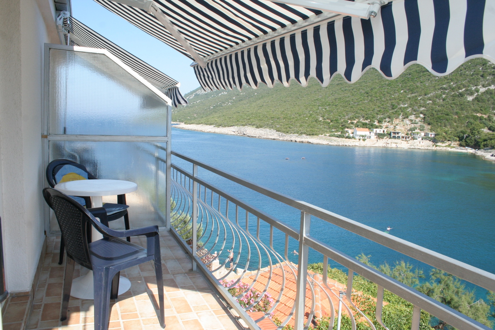 Two bedroom apartment near beach Cove Zarace (Gdinj), Hvar (A-4598-a)