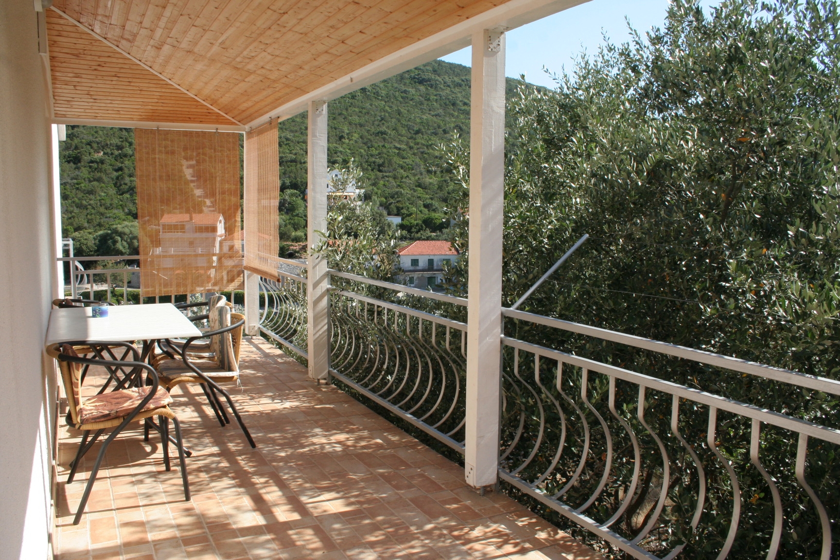 Two bedroom apartment near beach Cove Zarace (Gdinj), Hvar  A-a