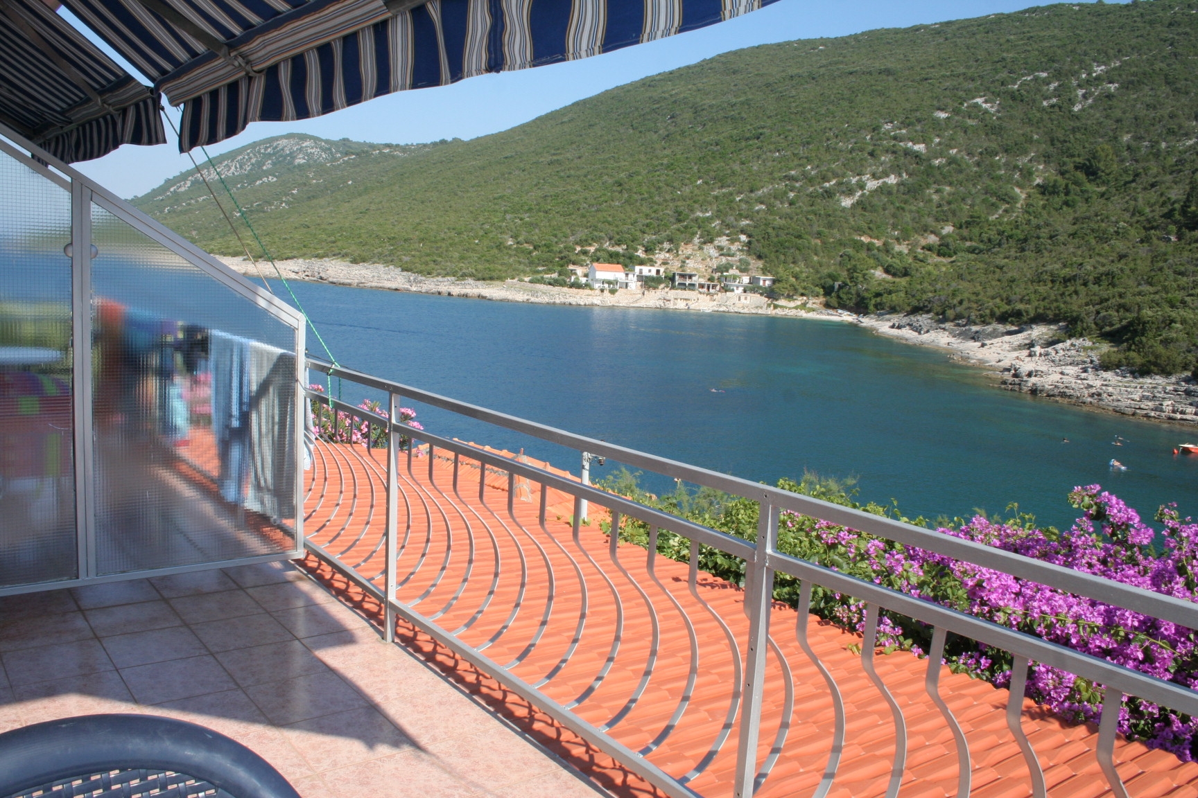 Two bedroom apartment near beach Cove Zarace (Gdinj), Hvar  A-b