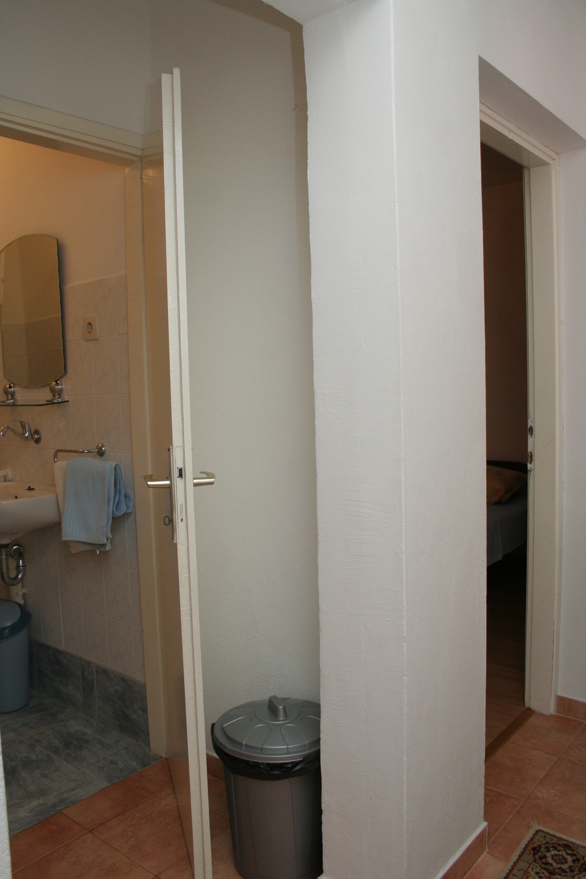 Two bedroom apartment near beach Cove Zarace (Gdinj), Hvar  A-b